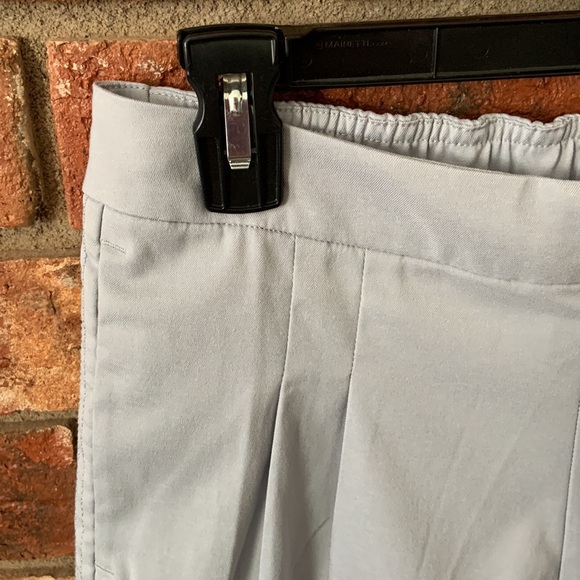 Nike Dri fit Gray Pleated Golf Athletic Midi Shorts - Picture 4 of 9